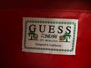 Riñonera Guess x J Balvin