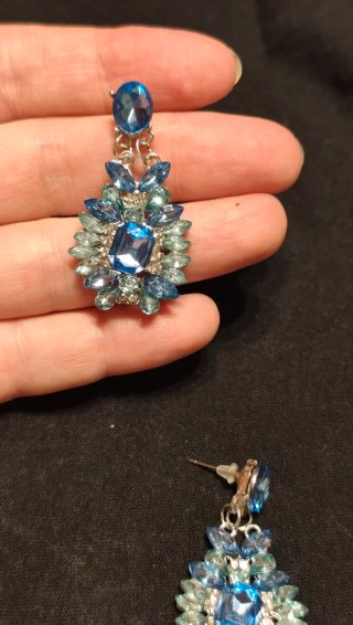 Pendientes largos con piedras azules y plateados