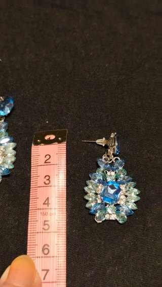 Pendientes largos con piedras azules y plateados