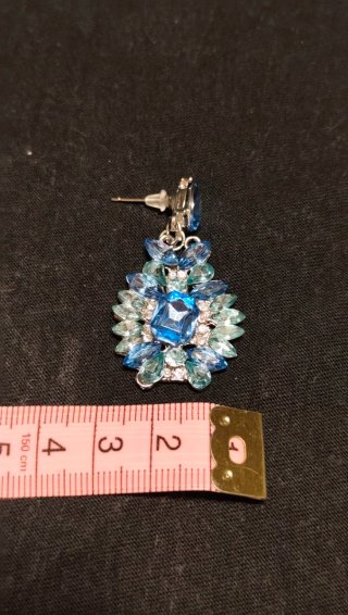 Pendientes largos con piedras azules y plateados
