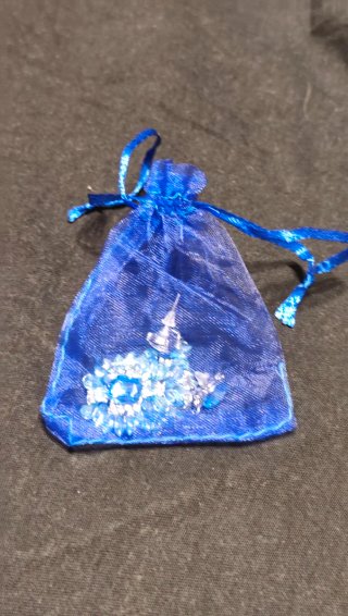 Pendientes largos con piedras azules y plateados