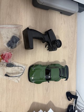 Coche RC Drift Verde + Mando y Accesorios
