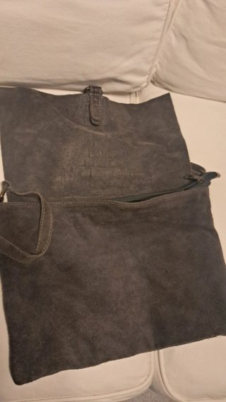 Bolso de ante gris