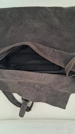 Bolso de ante gris