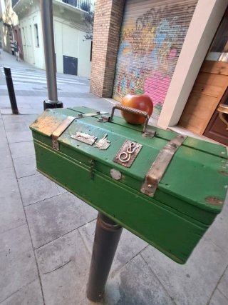Caja de herramientas antigua verde