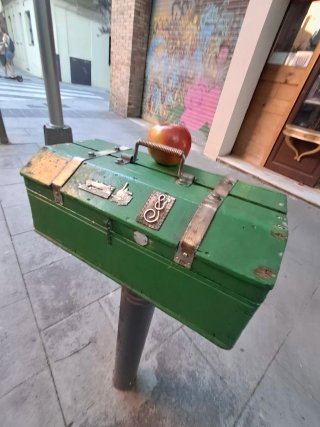 Caja de herramientas antigua verde