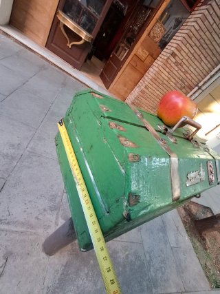 Caja de herramientas antigua verde