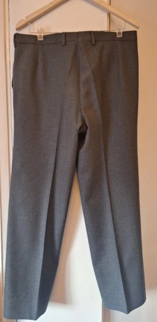 Traje de hombre gris tres piezas T56