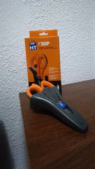 Tijera profesional HT F30P con crimpadora