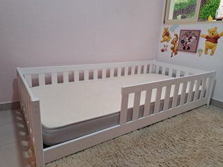 Cama Montessori Blanca con Barreras