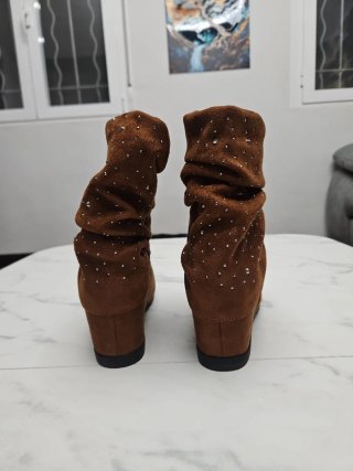 Botas cuña marrones con pedrería