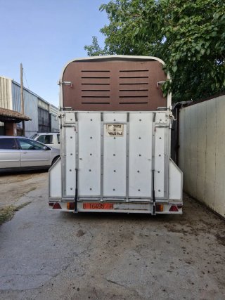 Remolque caballos  Para 2 caballos  De fibra