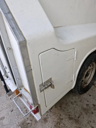 Remolque caballos  Para 2 caballos  De fibra