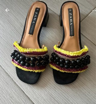 Sandalias Zara Talla 35 Negras y Amarillas