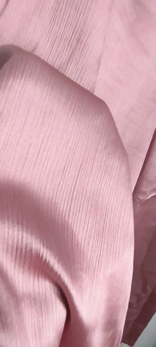 Pantalón rosa satinado fluido