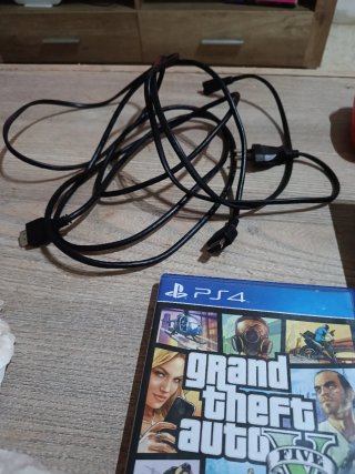 PS4 Slim 1TB Nera con controller e gioco GTA 5