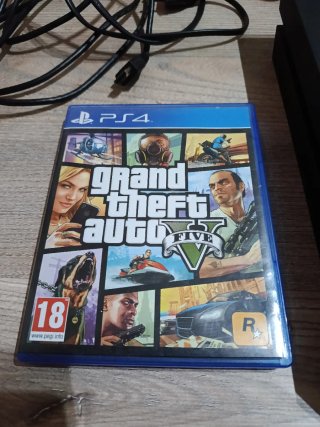 PS4 Slim 1TB Nera con controller e gioco GTA 5