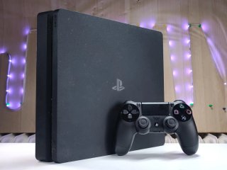 Console PS4 Slim Nera + Controller