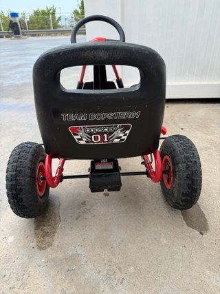 Kart a pedales rojo