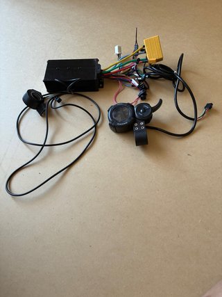 Controlador y acelerador patinete eléctrico