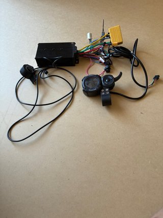 Controlador y acelerador patinete eléctrico