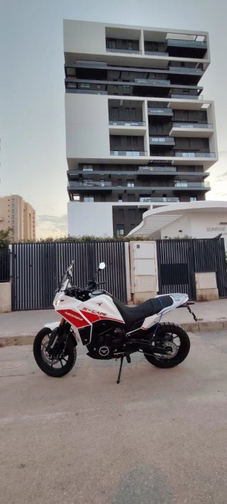 Moto Morini Xcape 650 Roja y Blanca