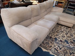 SOFÁ CHAISE LONGE CREMA