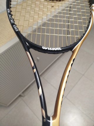 Raqueta Wilson Blade 98. Regalo Canutillos Wilson