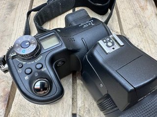 Fotocamera Sony DSC-F828 + Scheda 256MB + Custodia