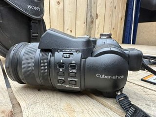 Fotocamera Sony DSC-F828 + Scheda 256MB + Custodia