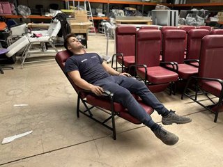 BUTACA RECLINABLE CON REPOSAPIES