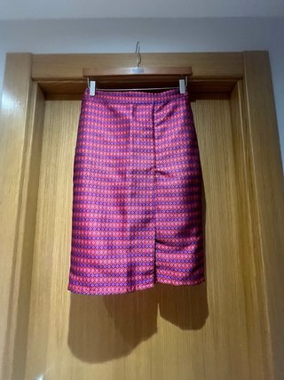 Falda tubo invitada rosa y morada