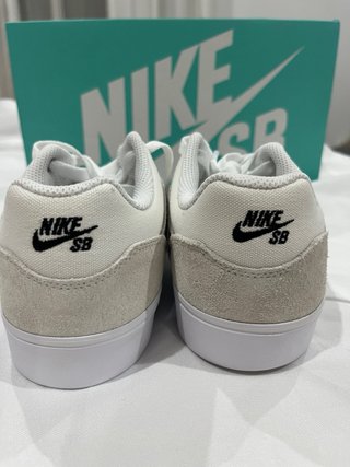 Zapatillas Nike SB Malor unisex crudo gris nuevas.