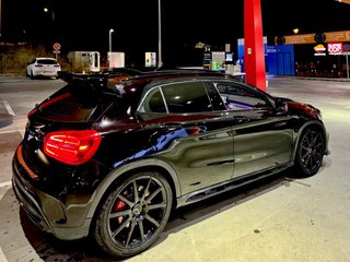 Mercedes-Benz GLA A45 AMG 381Cv 2015