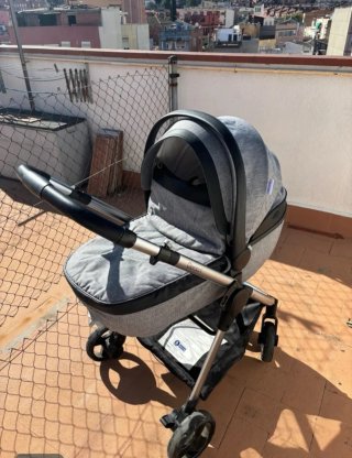 Passeggino grigio per bambini