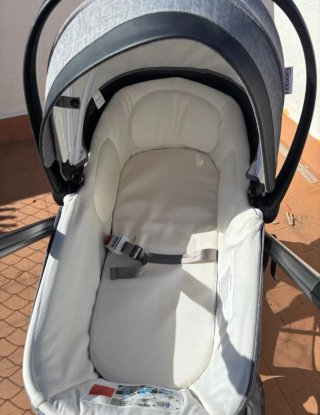 Passeggino grigio per bambini