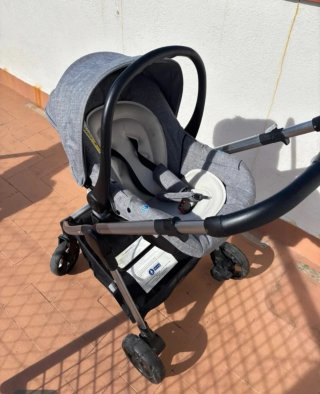 Passeggino grigio per bambini