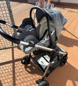 Passeggino grigio per bambini