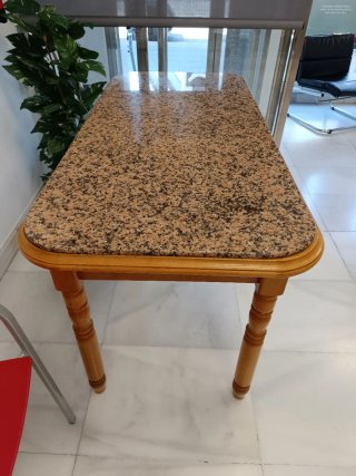 Mesa de cocina madera y piedra
