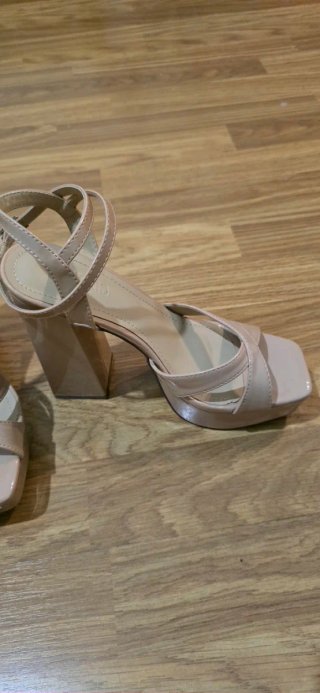 Zapatos de tacón beige