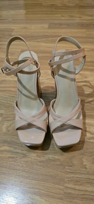 Zapatos de tacón beige