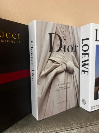 3 Livros de Moda: Gucci, Dior, Loewe