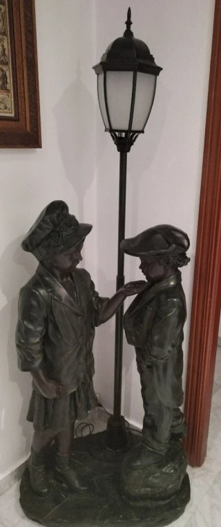 Lámpara de pie figuras niños farola