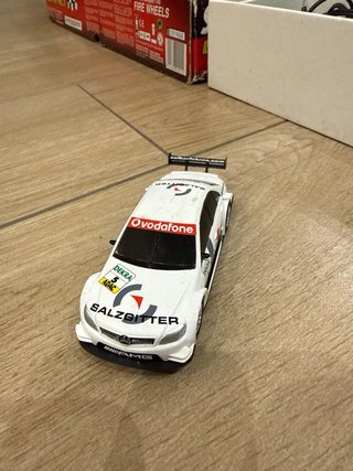 Scalextric Compact Fire Wheels 1:43 con 4 mandos