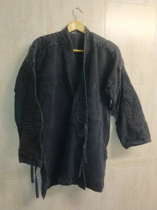 Uniforme Ninja Talla 5.  Nuevo cuesta 150€ .