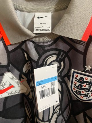 Camiseta Palace x Nike Inglaterra Gris Rojo