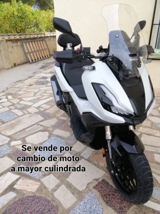 Honda ADV 350 Maxi Scooter Blanca