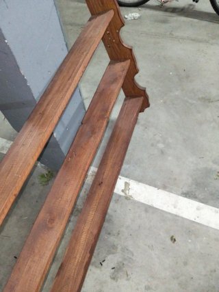 Estantería de madera antigua