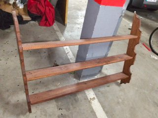 Estantería de madera antigua