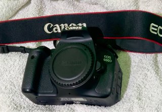 Canon EOS 600D con objetivo